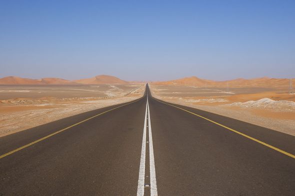 1280px-Desert_road_UAE