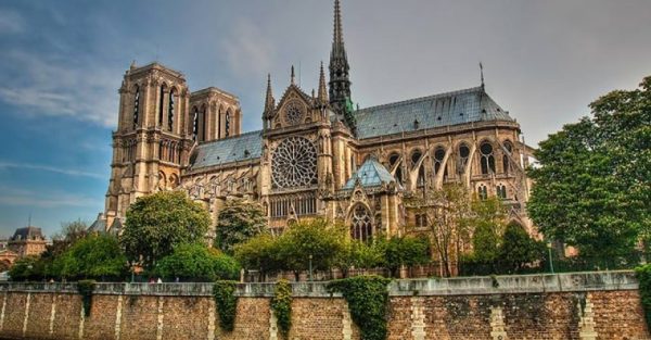 cattedrale-gotica-notre-dame-parigi-860x450