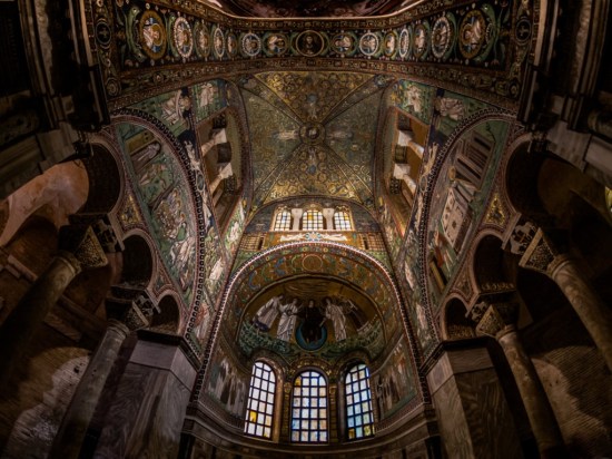 la-basilica-di-san-vitale-a-ravenna-un-angolo-di-paradiso-in-terra-presbiterio (3).jpg
